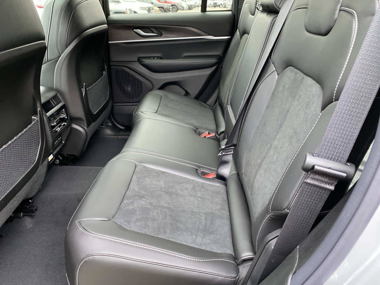 New 2026 Jeep Grand Cherokee Altitude AWD/4WD image 7