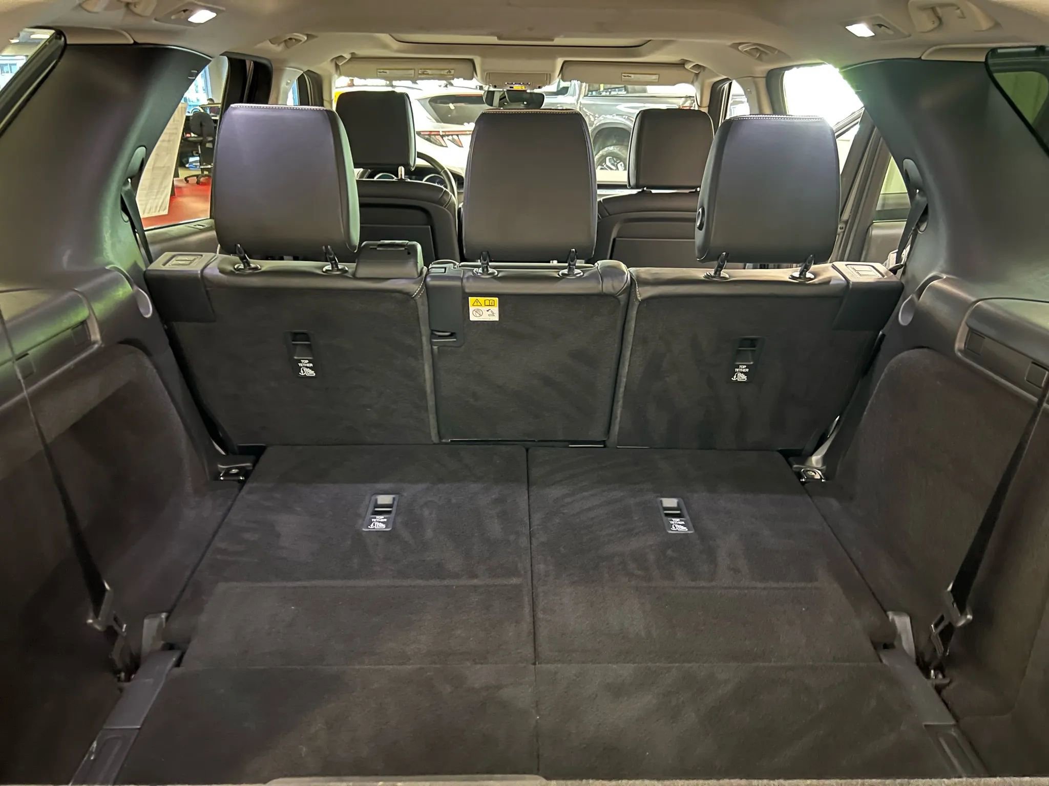 Used 2017 Land Rover Discovery First Edition image 42