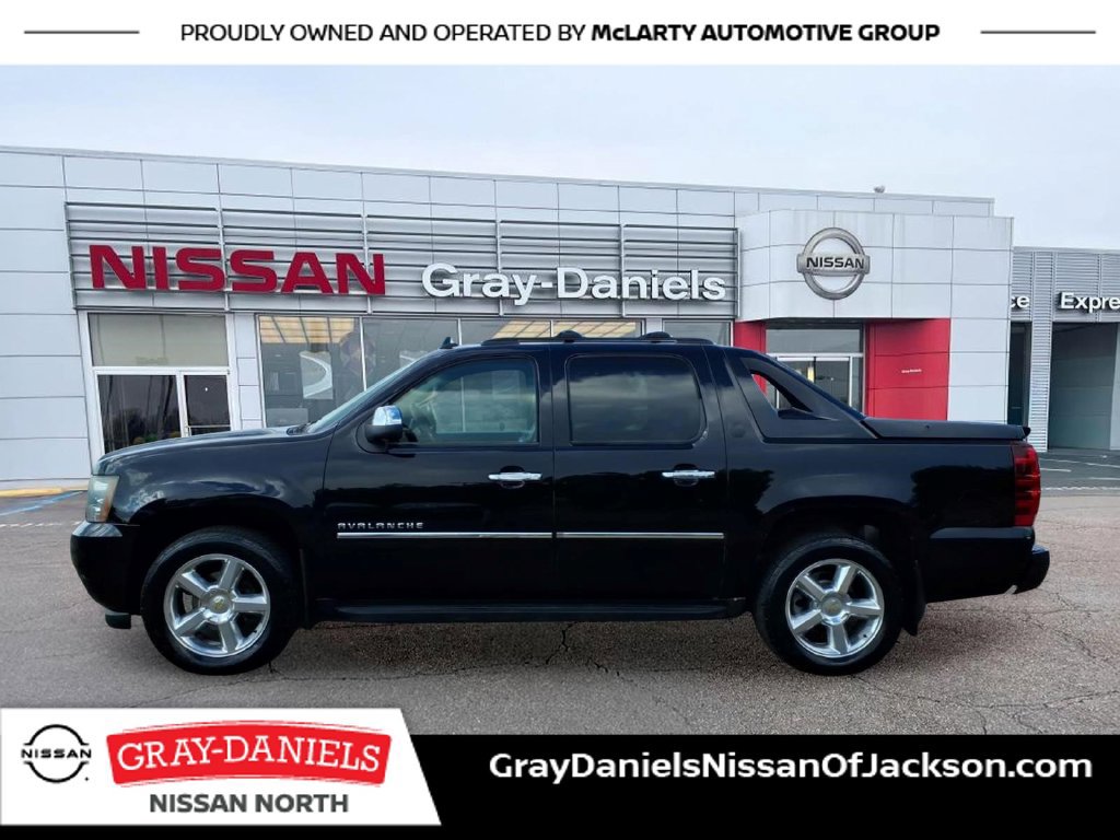Used 2013 Chevrolet Avalanche LTZ AWD/4WD image 4