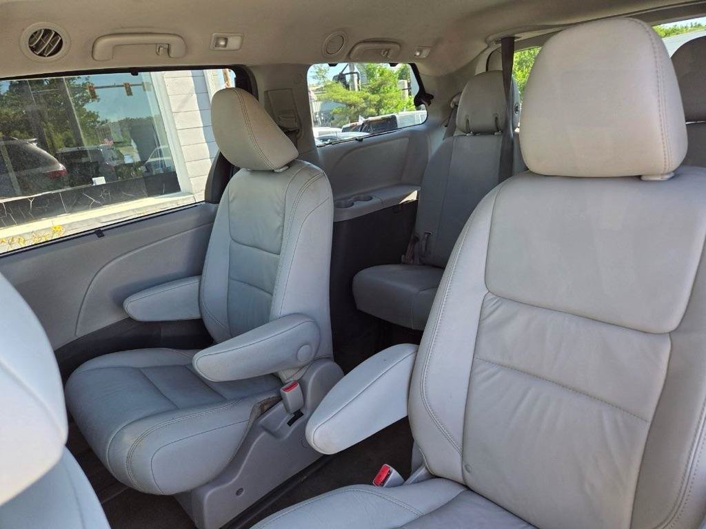 Used 2017 Toyota Sienna XLE w/ XLE Navigation Package AWD/4WD image 12