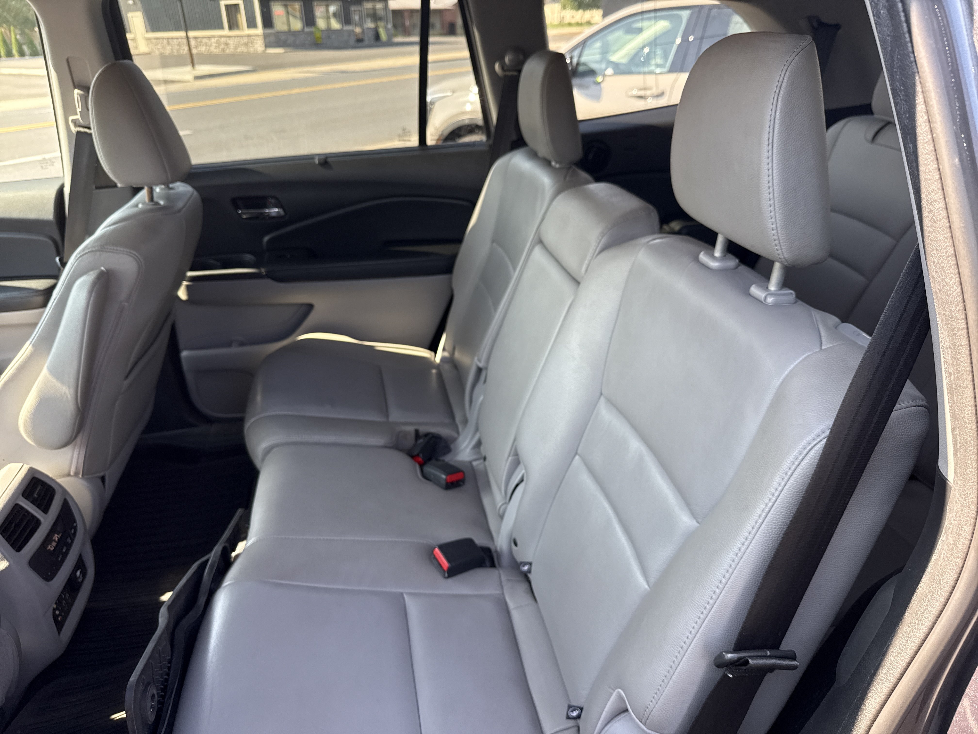 Used 2016 Honda Pilot Touring image 13