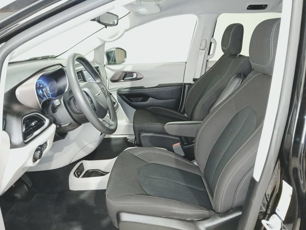 Used 2024 Chrysler Voyager LX FWD image 10