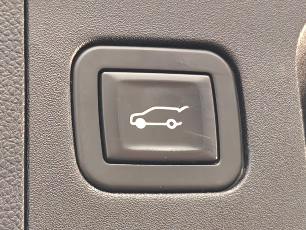 Used 2019 Cadillac XT4 Sport w/ Cold Weather Package FWD image 35