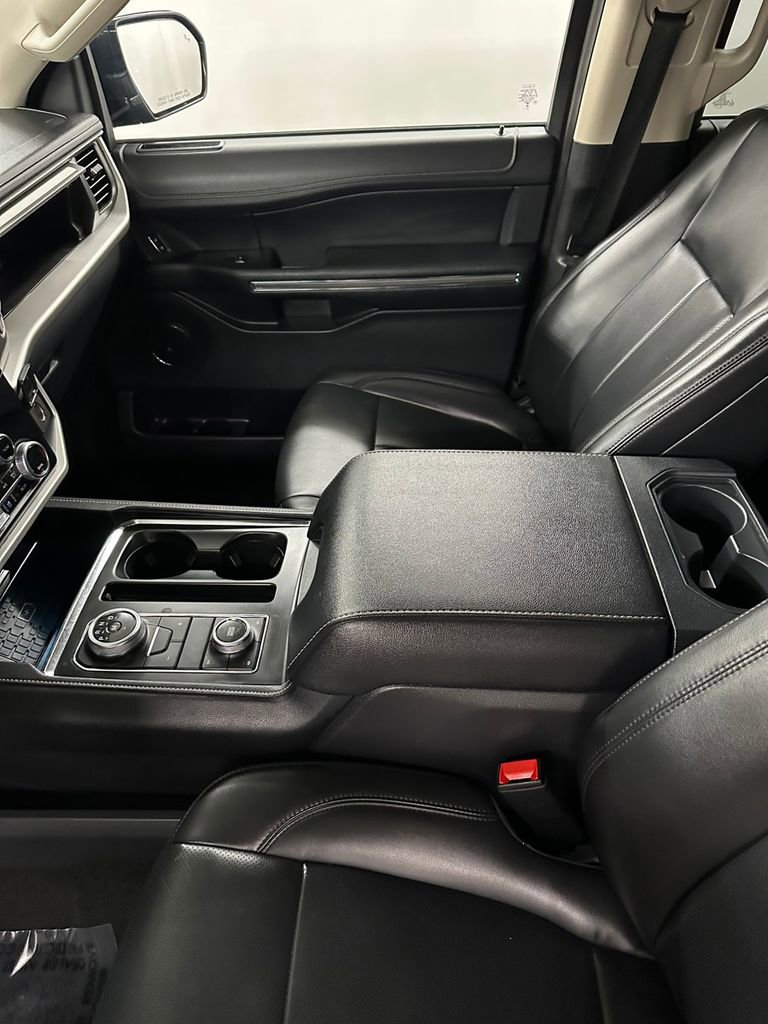 Used 2024 Ford Expedition Max XLT image 19