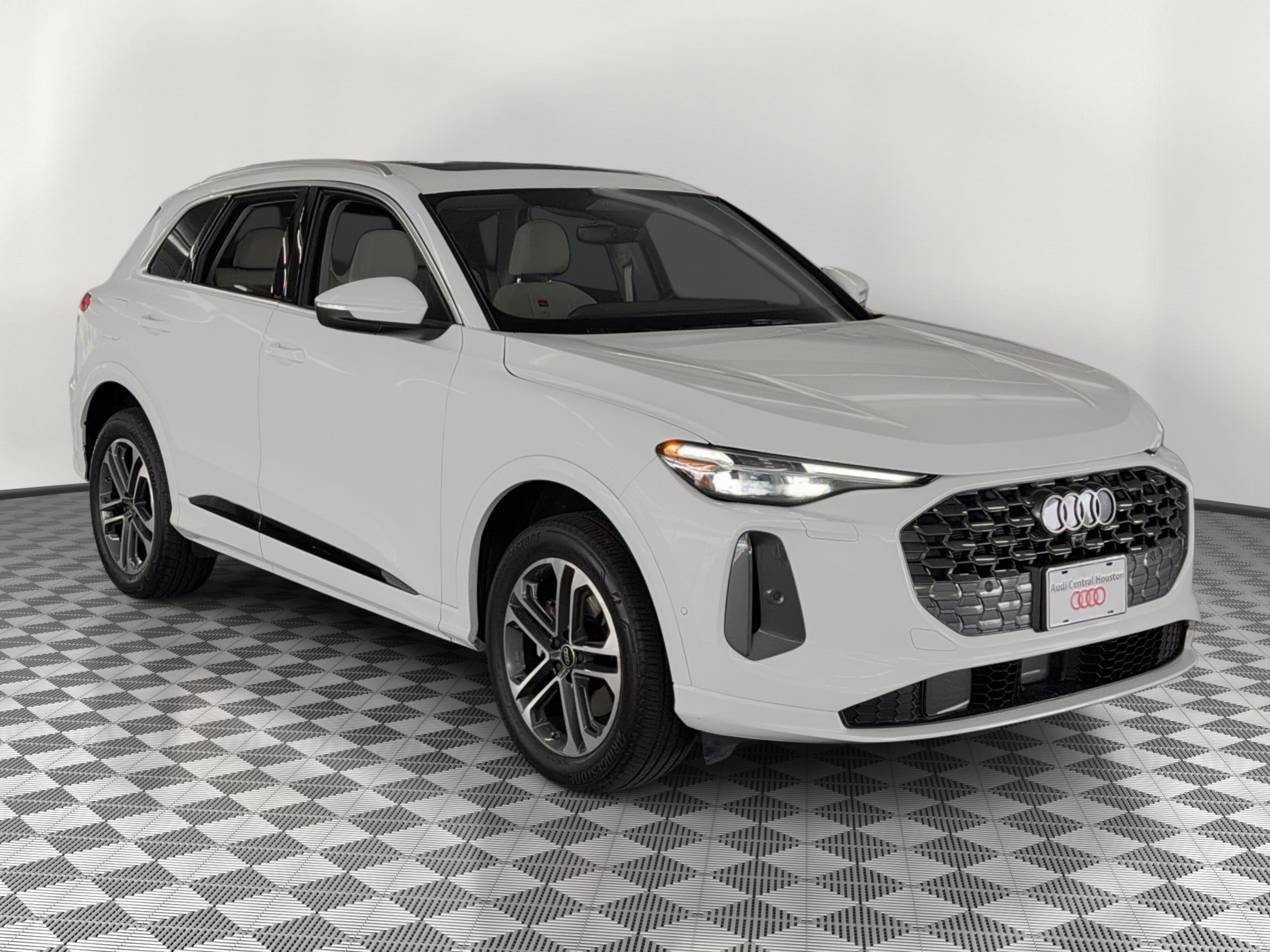 Used 2025 Audi Q5 Premium Plus w/ Premium Plus image 7