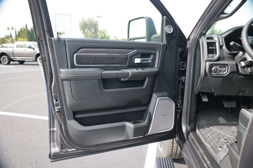 New 2026 RAM 3500 Laramie AWD/4WD image 14
