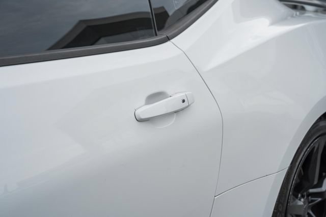 Used 2016 Chevrolet Camaro SS RWD image 16