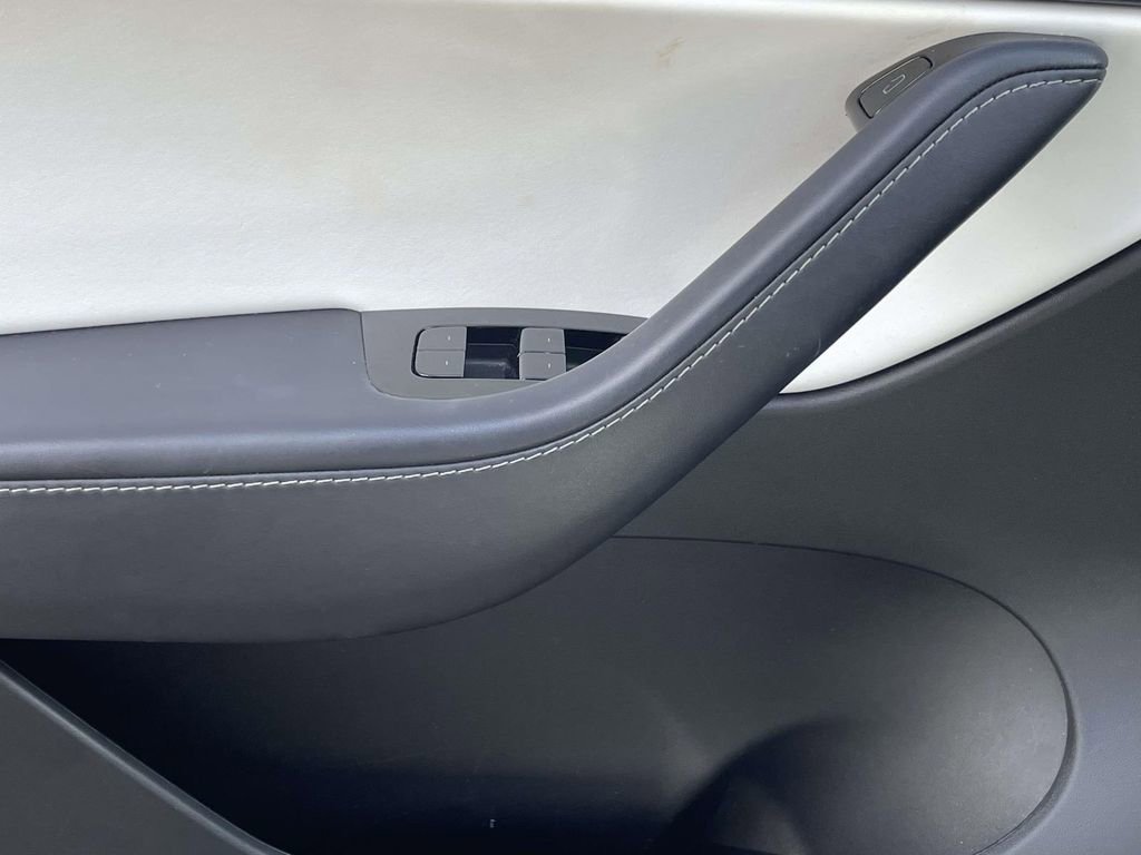 Used 2020 Tesla Model Y Long Range image 22