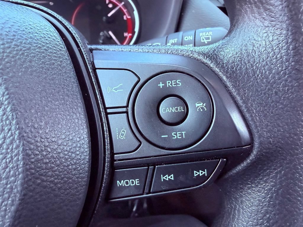 Used 2025 Toyota RAV4 XLE AWD/4WD image 20