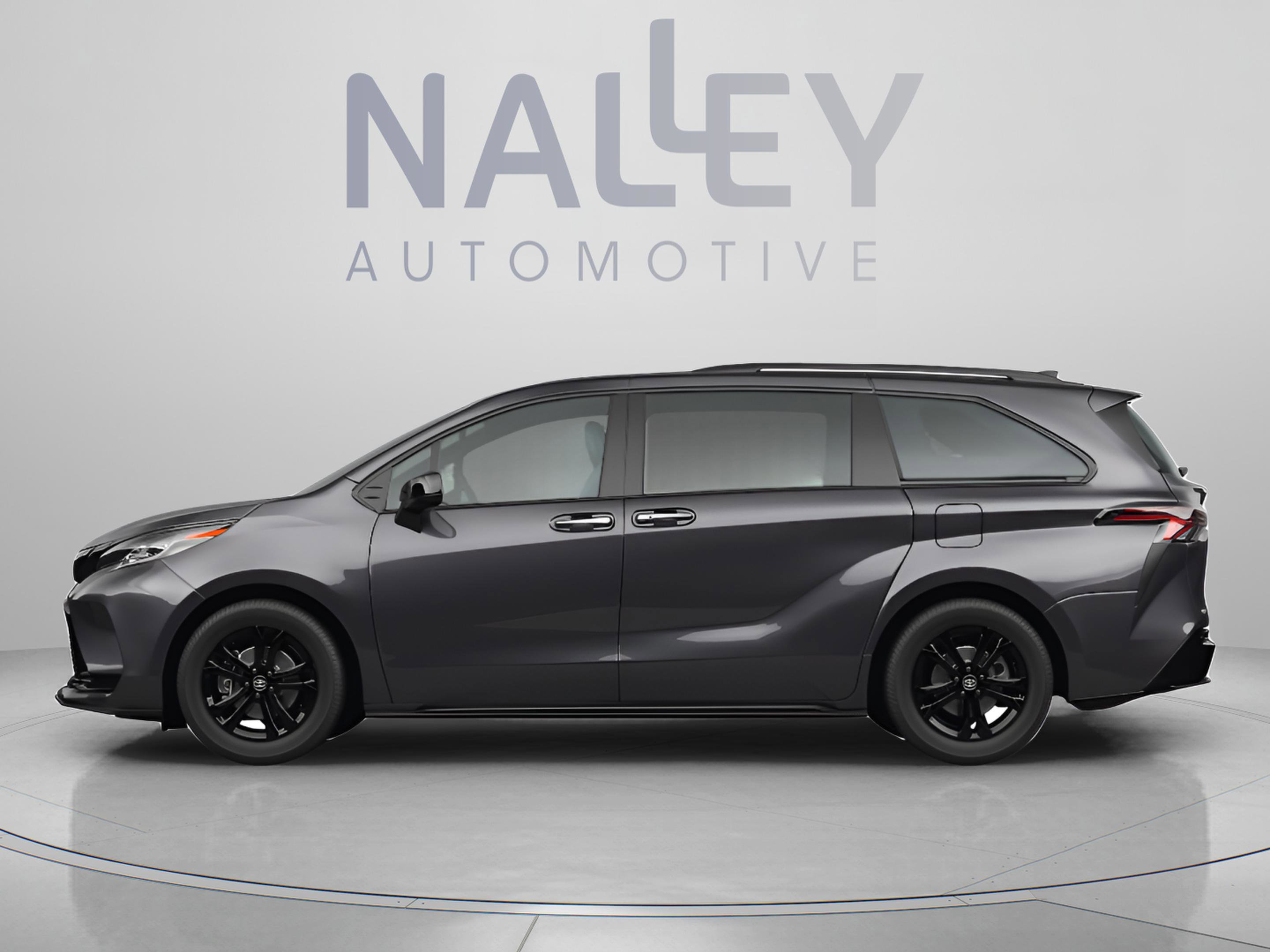 Used 2025 Toyota Sienna Platinum AWD/4WD image 2