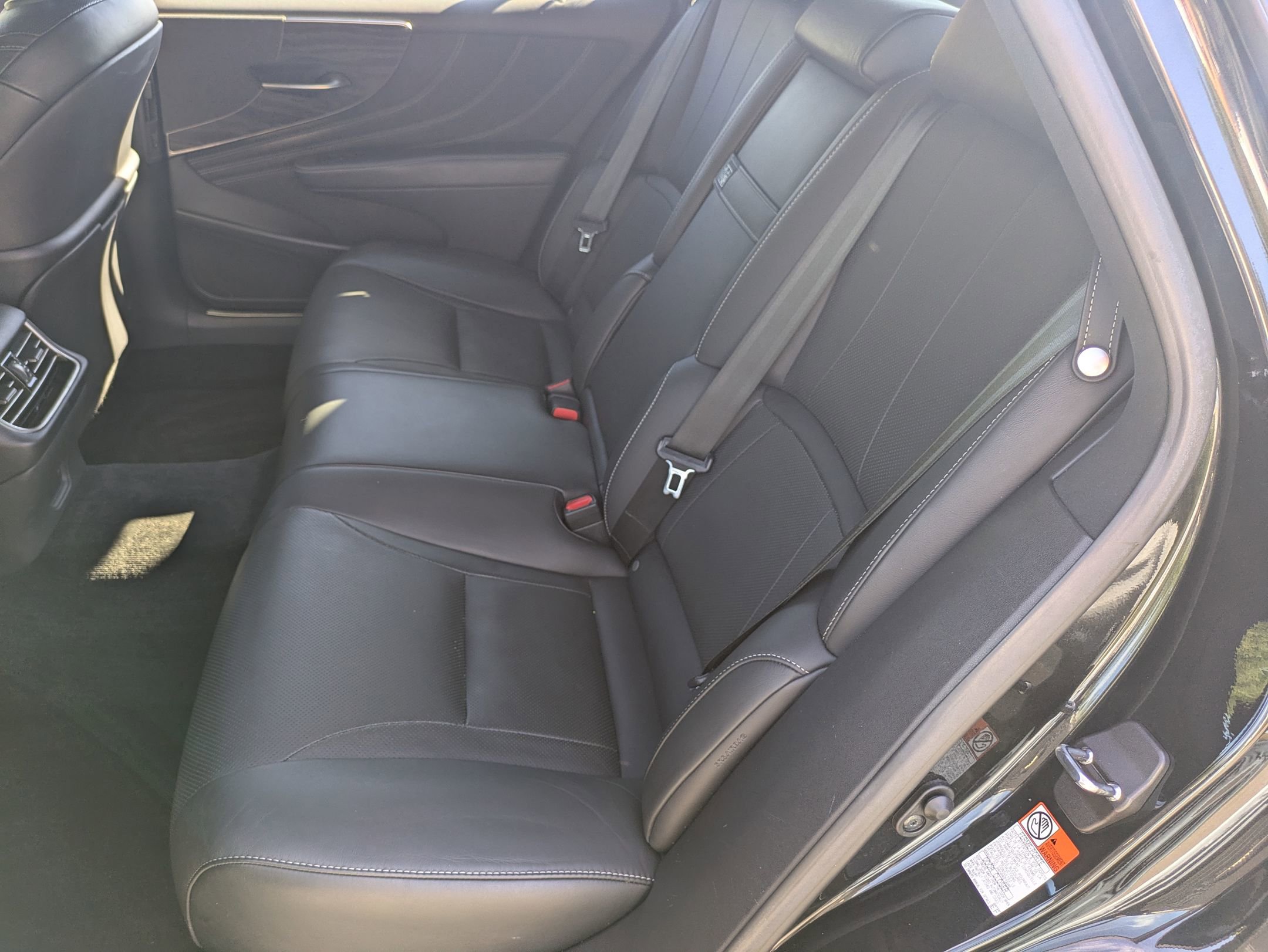 Used 2021 Lexus LS 500 w/ Accessory Package (Z2) image 26