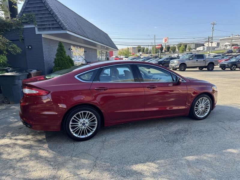 Used 2015 Ford Fusion SE w/ Equipment Group 202A FWD image 4