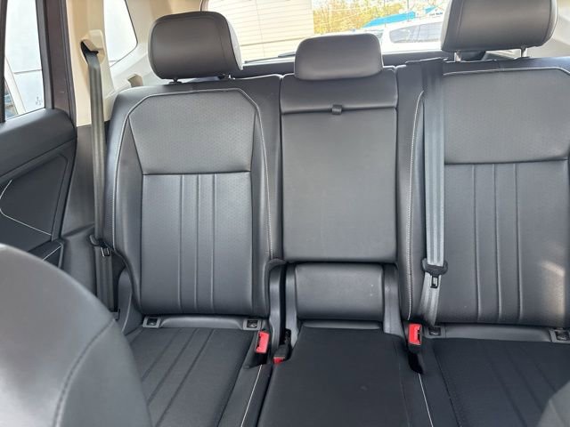 Used 2024 Volkswagen Tiguan SE AWD/4WD image 30