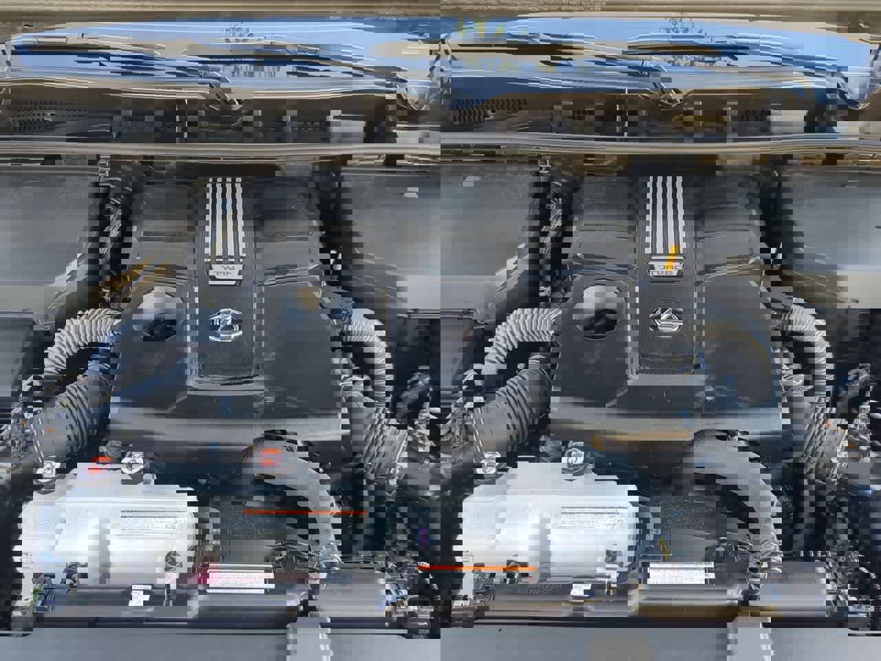 Used 2025 Lexus LX 600 4WD w/ Premium Package image 15