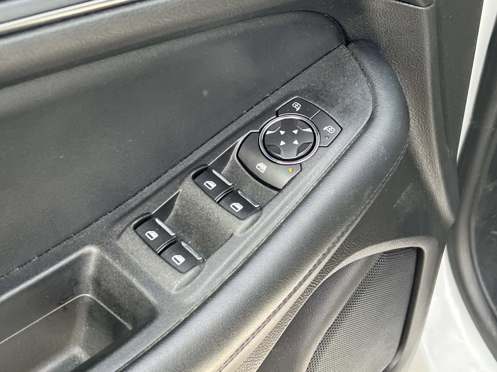 Used 2022 Ford Edge SE w/ Cargo Accessory Package image 13