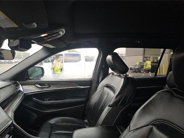 Used 2025 Jeep Grand Cherokee L Limited image 8