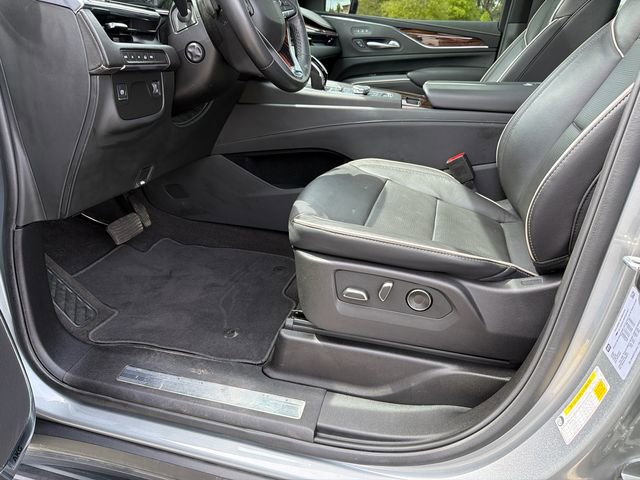 Used 2024 Cadillac Escalade ESV Premium Luxury image 9