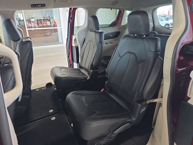Used 2017 Chrysler Pacifica Touring-L Plus image 33