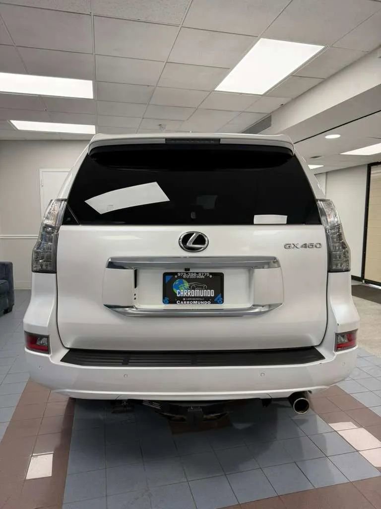 Used 2023 Lexus GX 460 Premium w/ Premium Package image 5