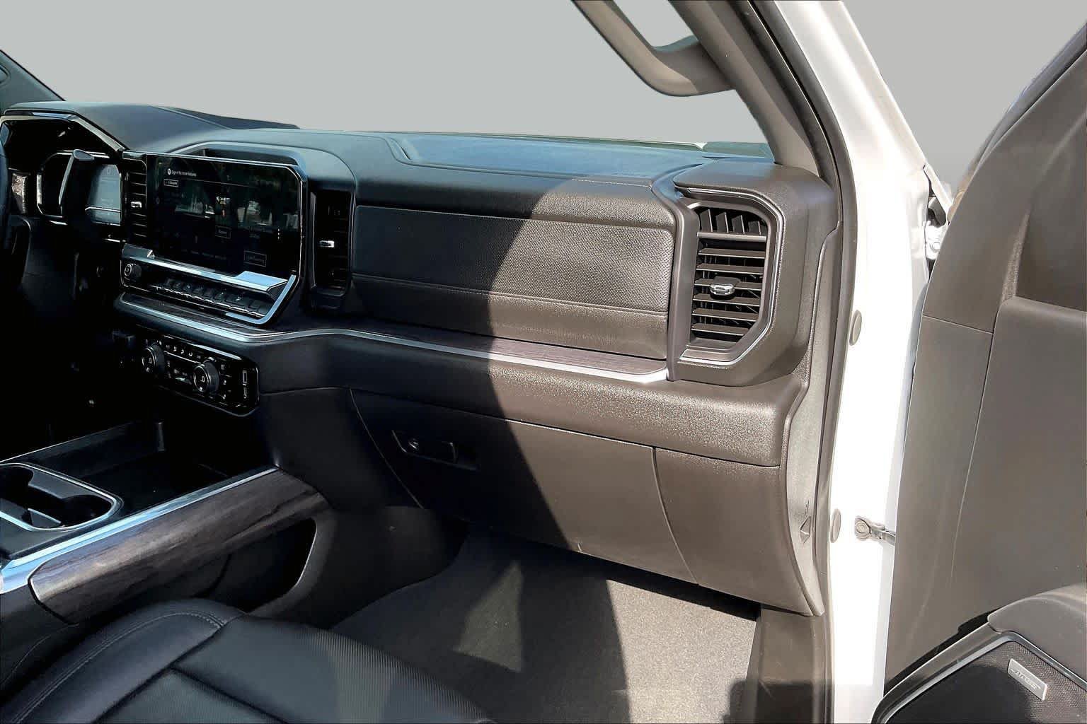 Certified 2025 Chevrolet Silverado 2500 LTZ w/ LTZ Convenience Package AWD/4WD image 18