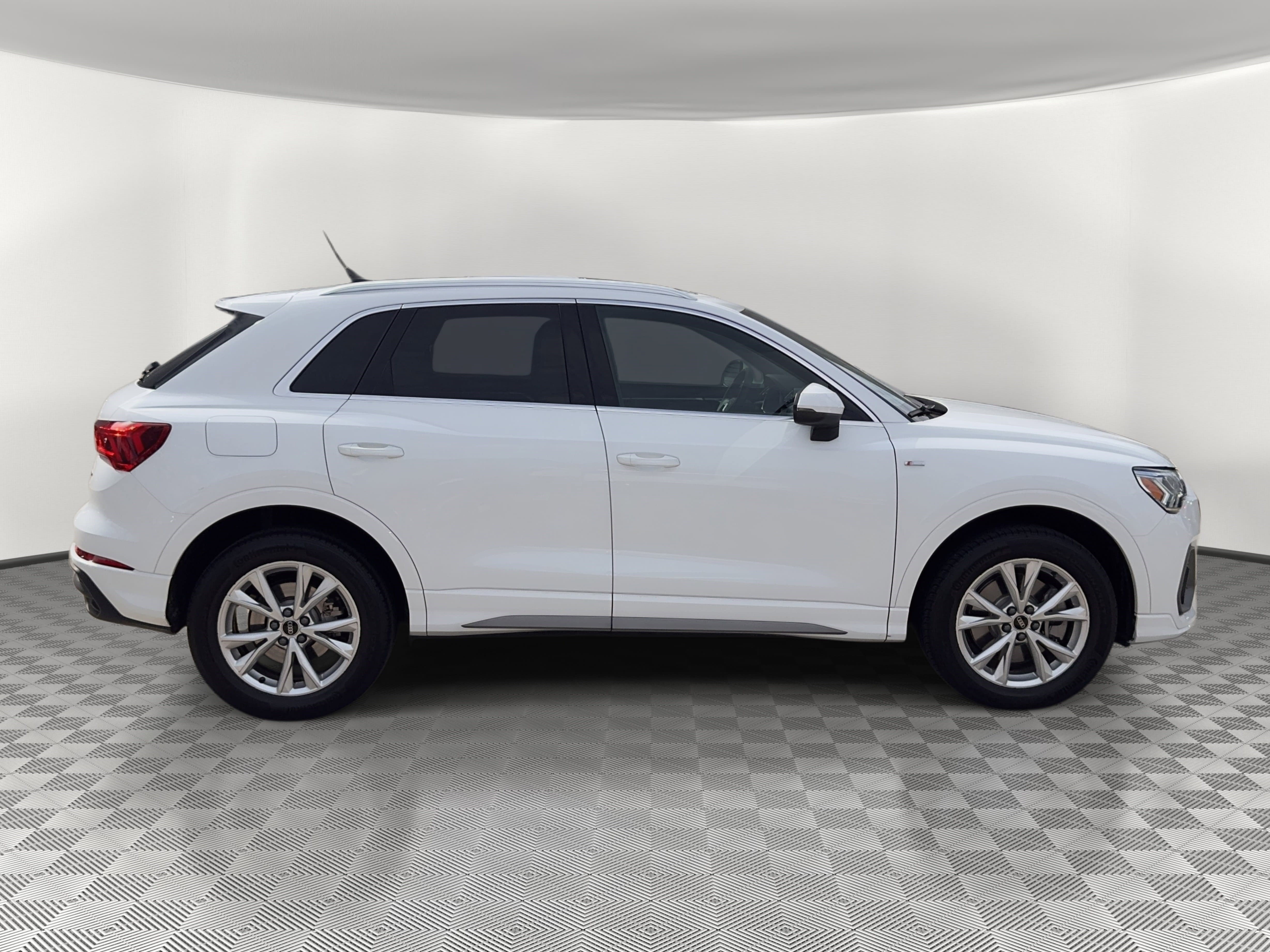 Used 2025 Audi Q3 2.0T Premium w/ Convenience Package AWD/4WD image 8