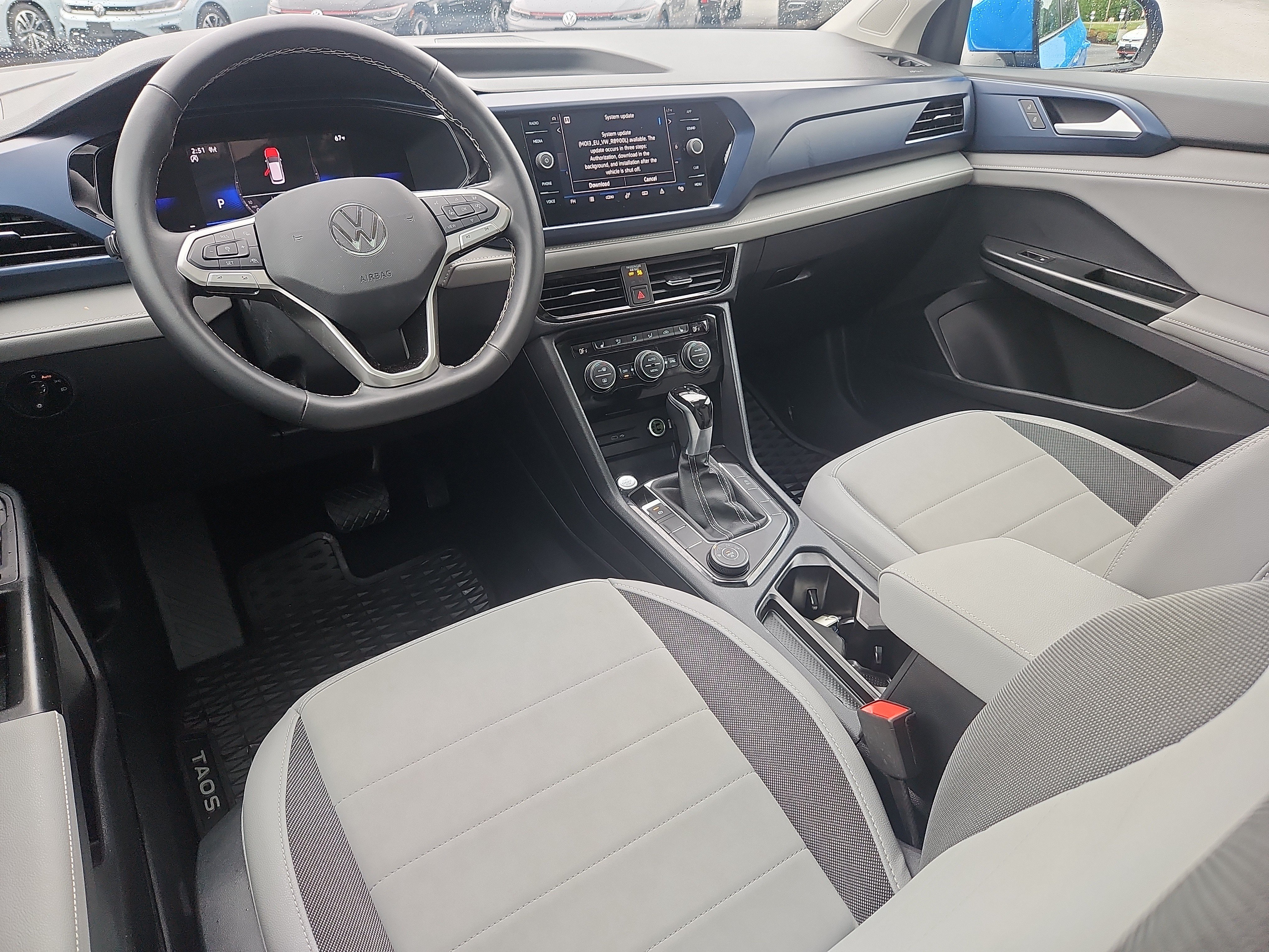 Certified 2024 Volkswagen Taos SE AWD/4WD image 4
