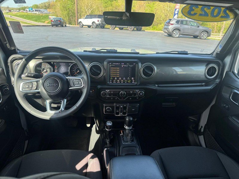 Used 2023 Jeep Wrangler Unlimited Sahara AWD/4WD image 8