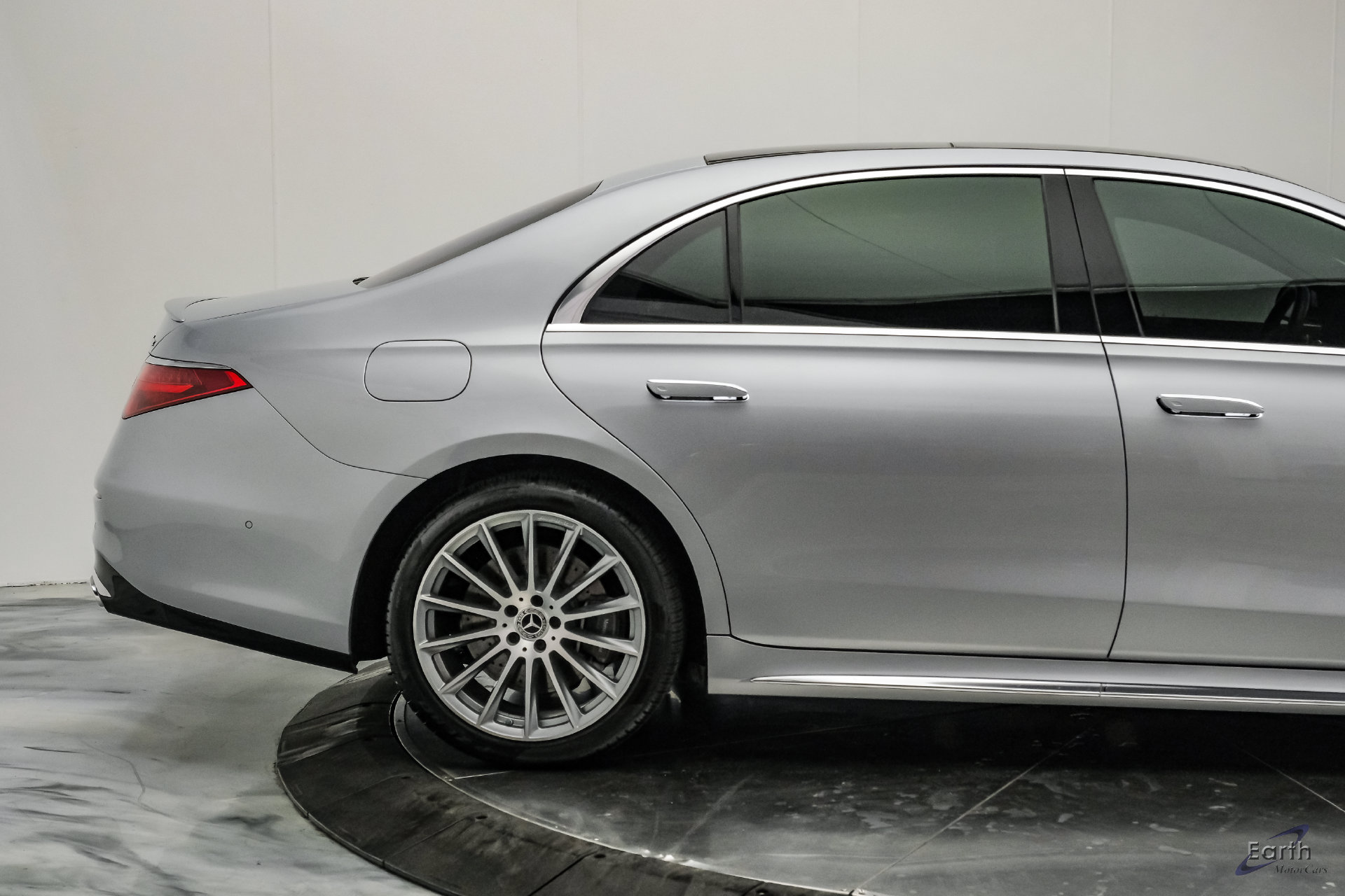 Used 2022 Mercedes-Benz S 580 4MATIC Sedan w/ AMG Line Package image 27