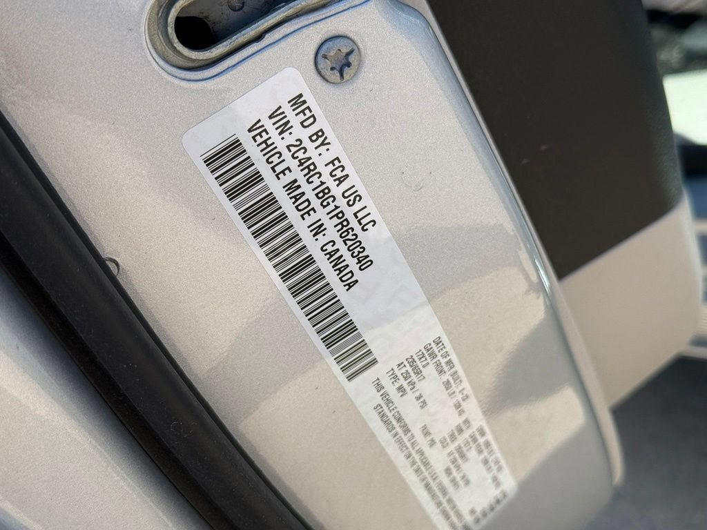 Used 2023 Chrysler Pacifica Touring-L FWD image 10