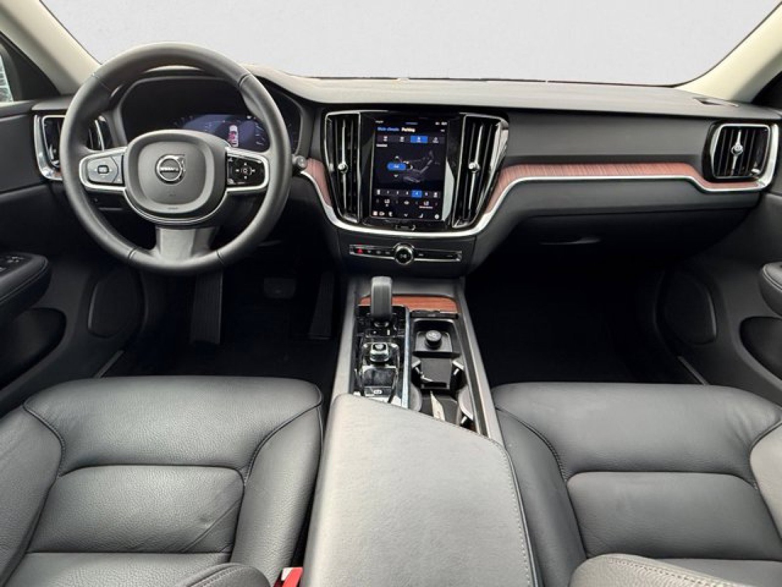 Used 2025 Volvo V60 B5 Cross Country Plus AWD/4WD image 13