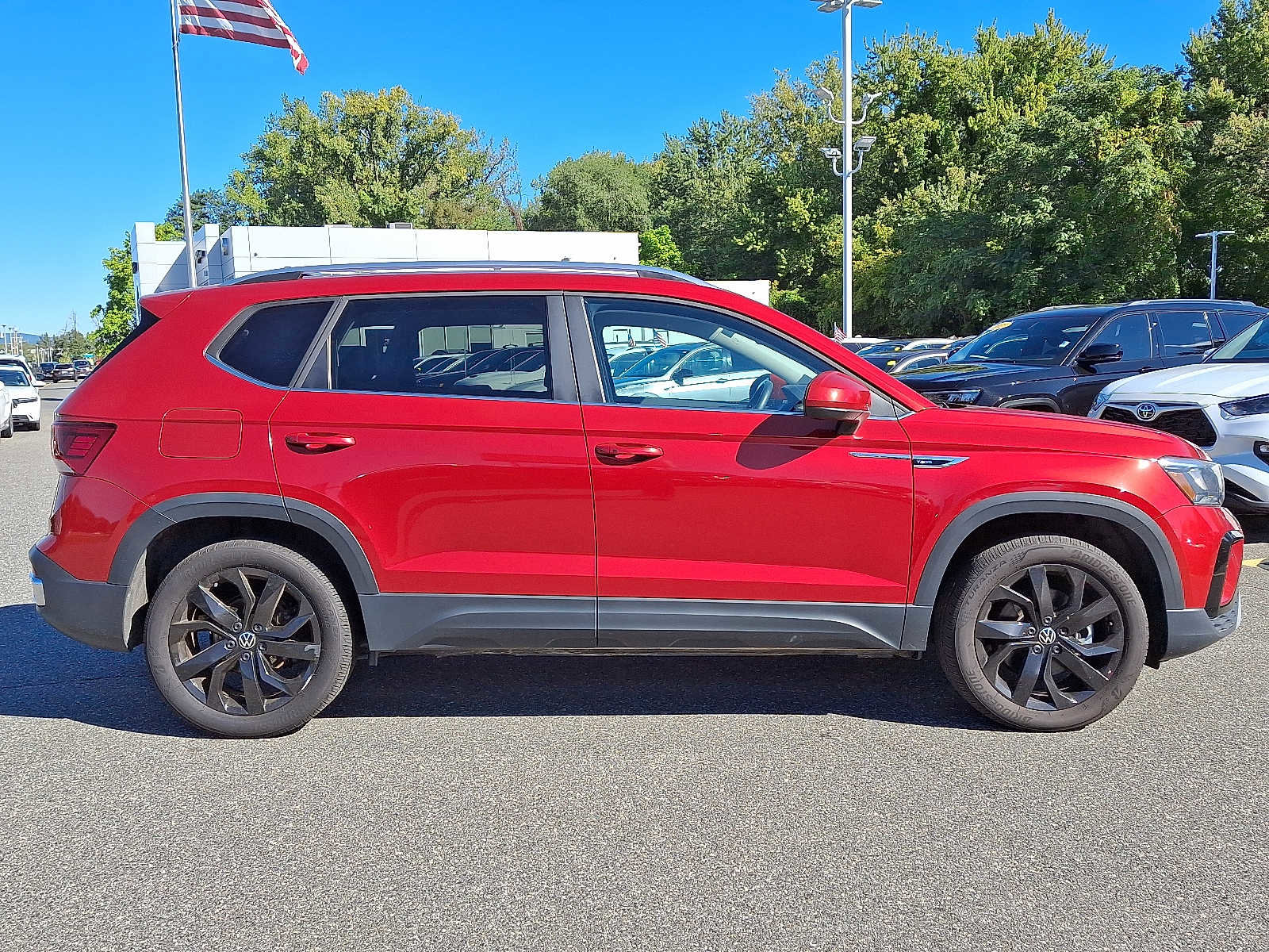 Used 2022 Volkswagen Taos SE image 7