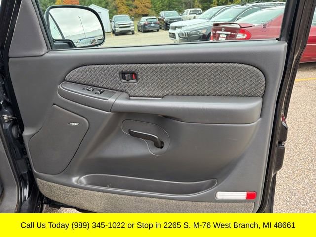 Used 2003 Chevrolet Avalanche 4x4 w/ Suspension Package, Off-Road image 34