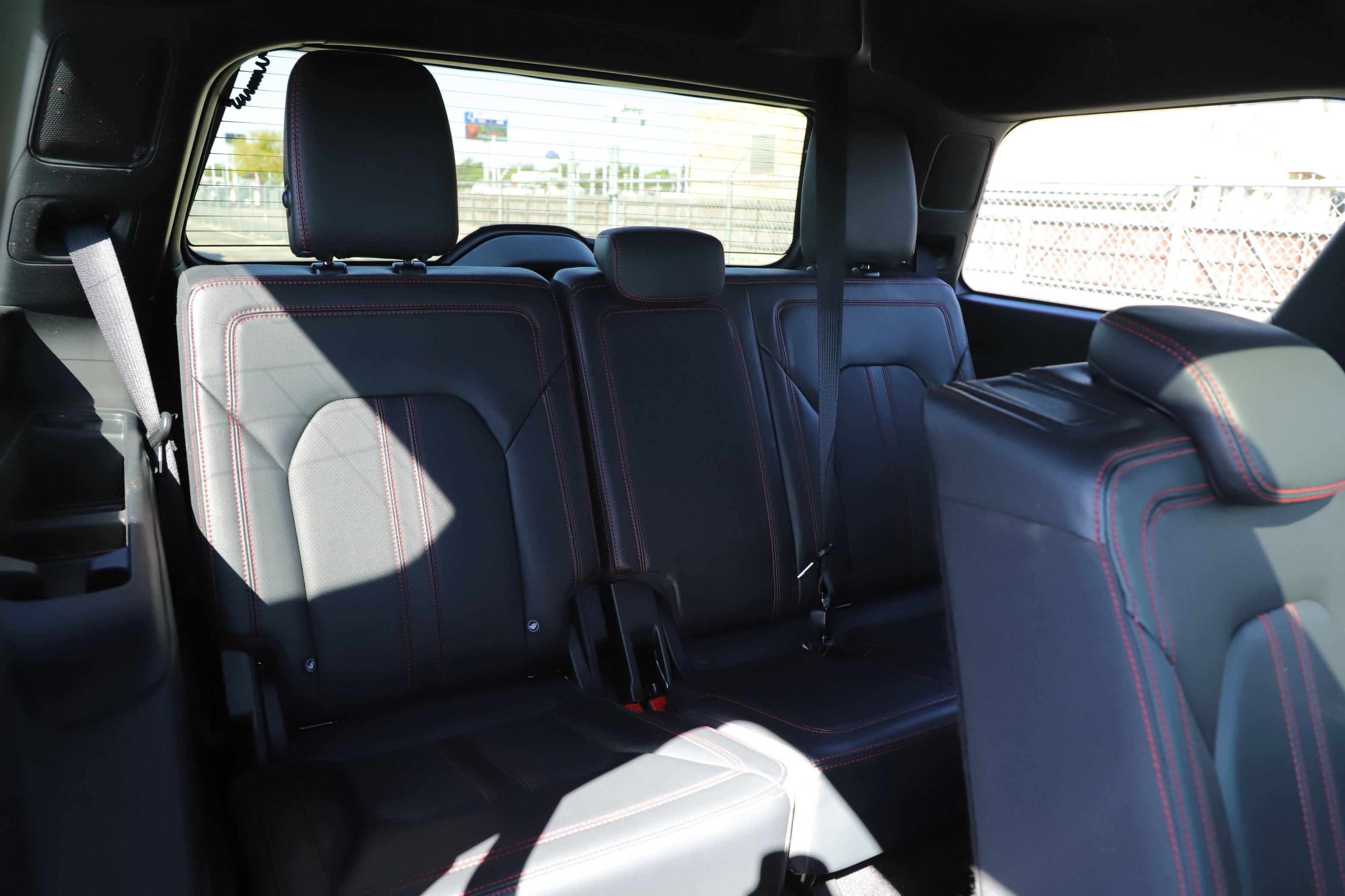 Used 2022 Ford Expedition Limited image 17