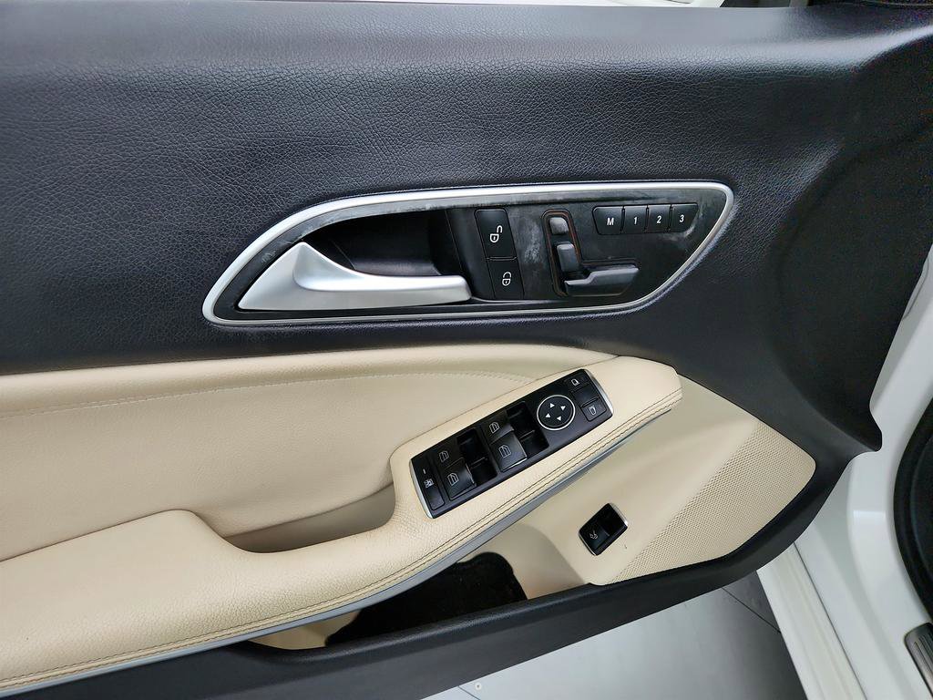 Used 2015 Mercedes-Benz CLA 250 image 19