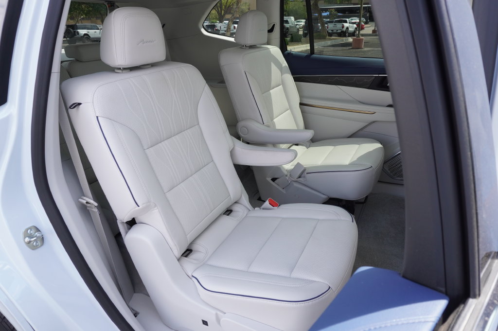 Used 2026 Buick Enclave Avenir w/ Super Cruise Package FWD image 13