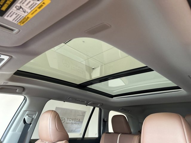 New 2026 Toyota Grand Highlander Platinum image 15