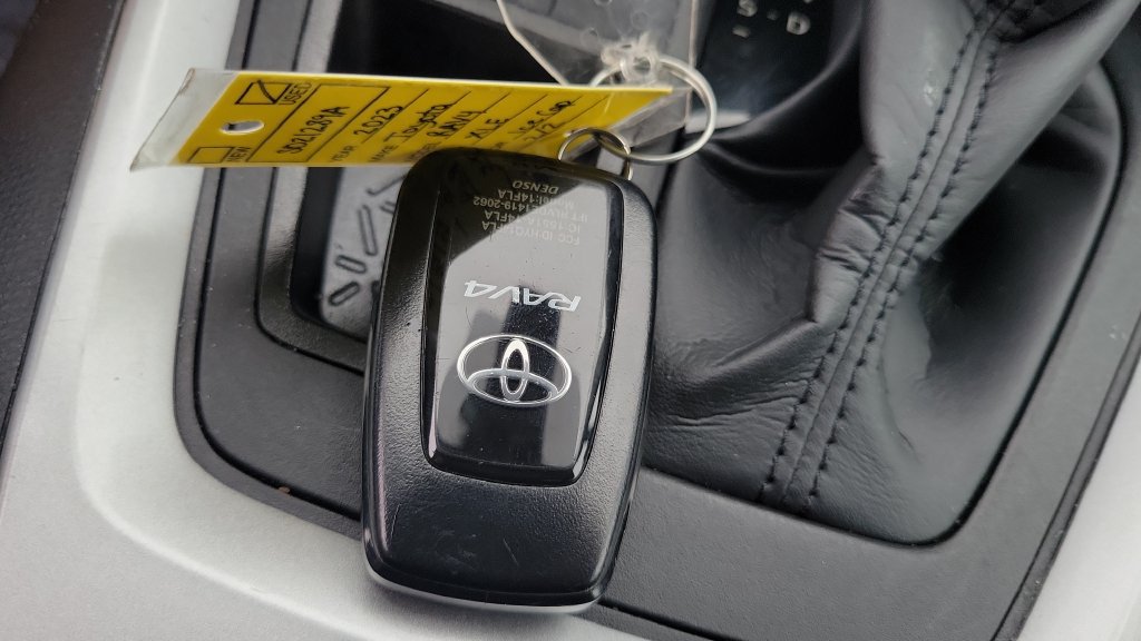 Used 2023 Toyota RAV4 XLE FWD image 27