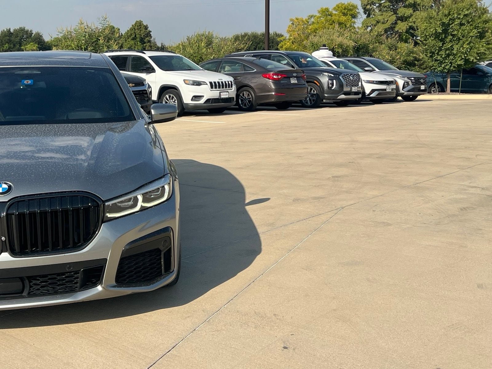 Used 2022 BMW 750i xDrive w/ Executive Package AWD/4WD image 3