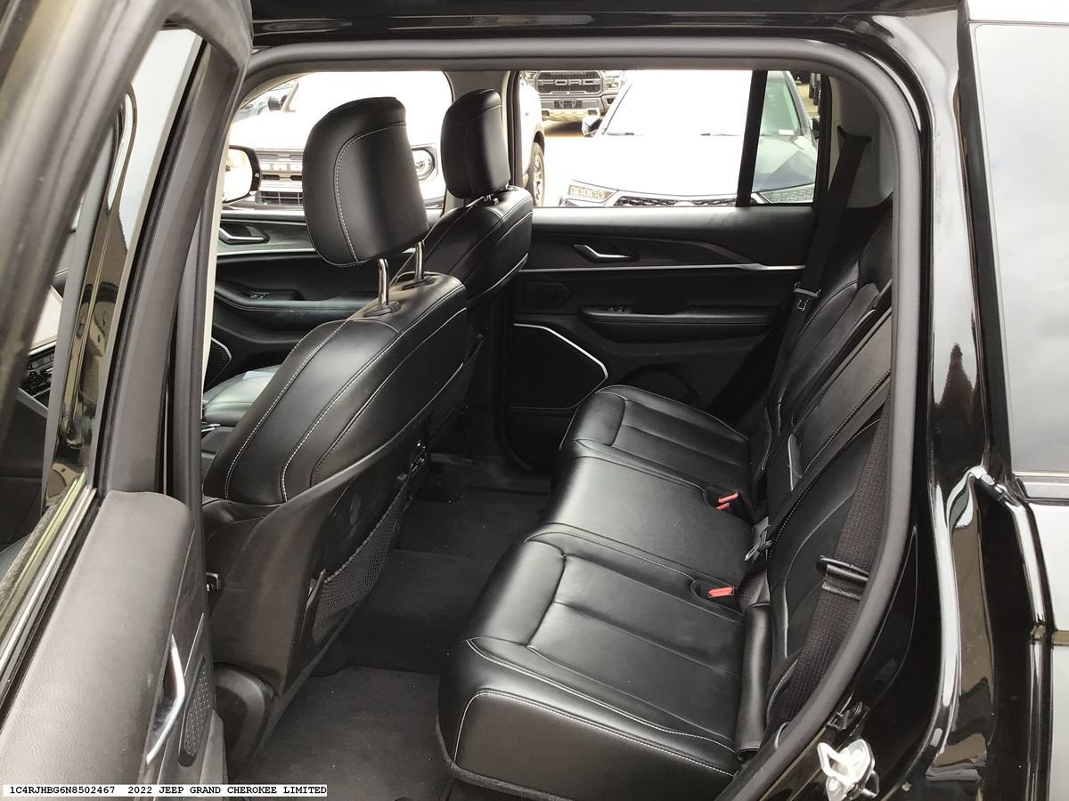 Used 2022 Jeep Grand Cherokee Limited AWD/4WD image 9