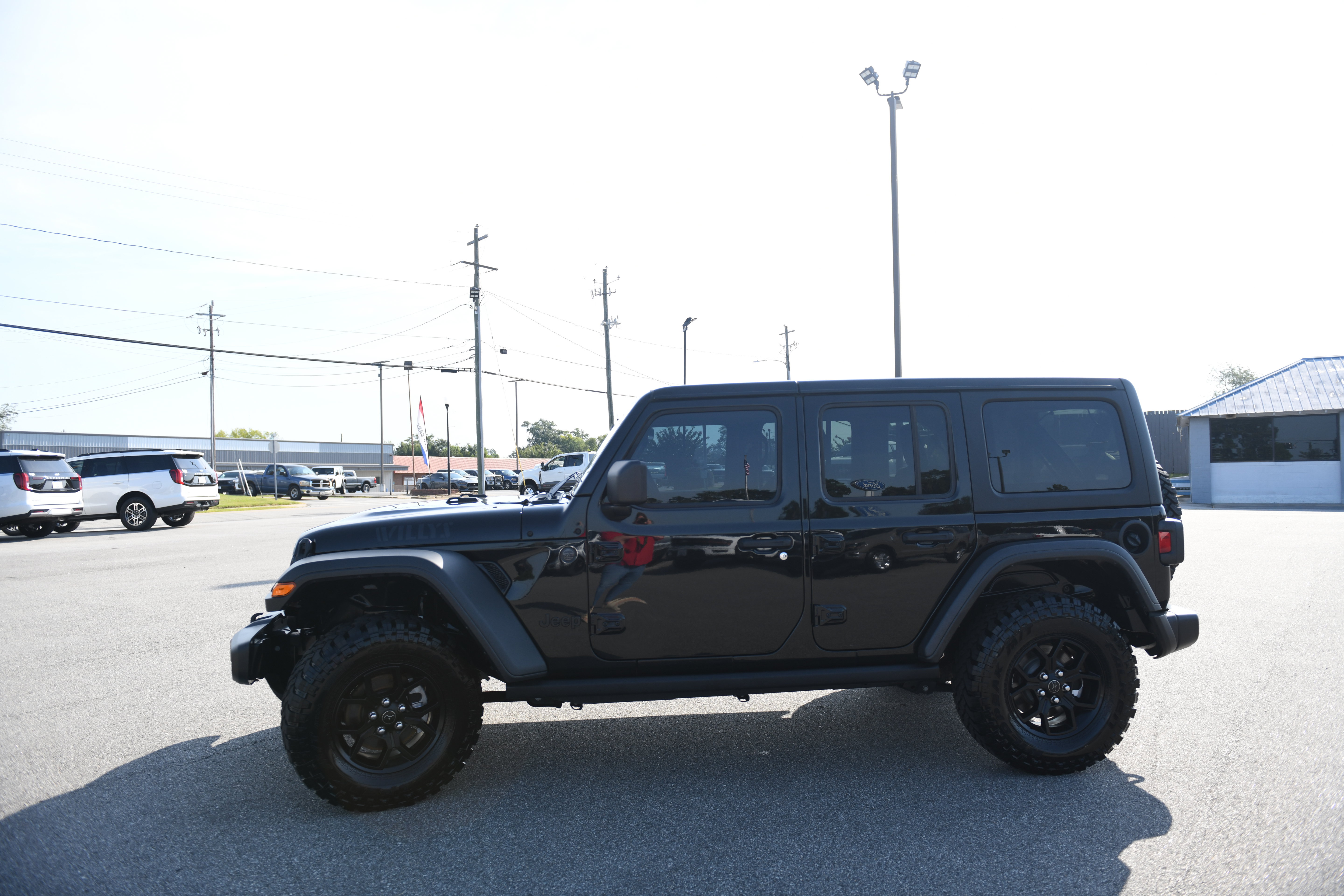 Used 2025 Jeep Wrangler Unlimited Sport AWD/4WD image 6