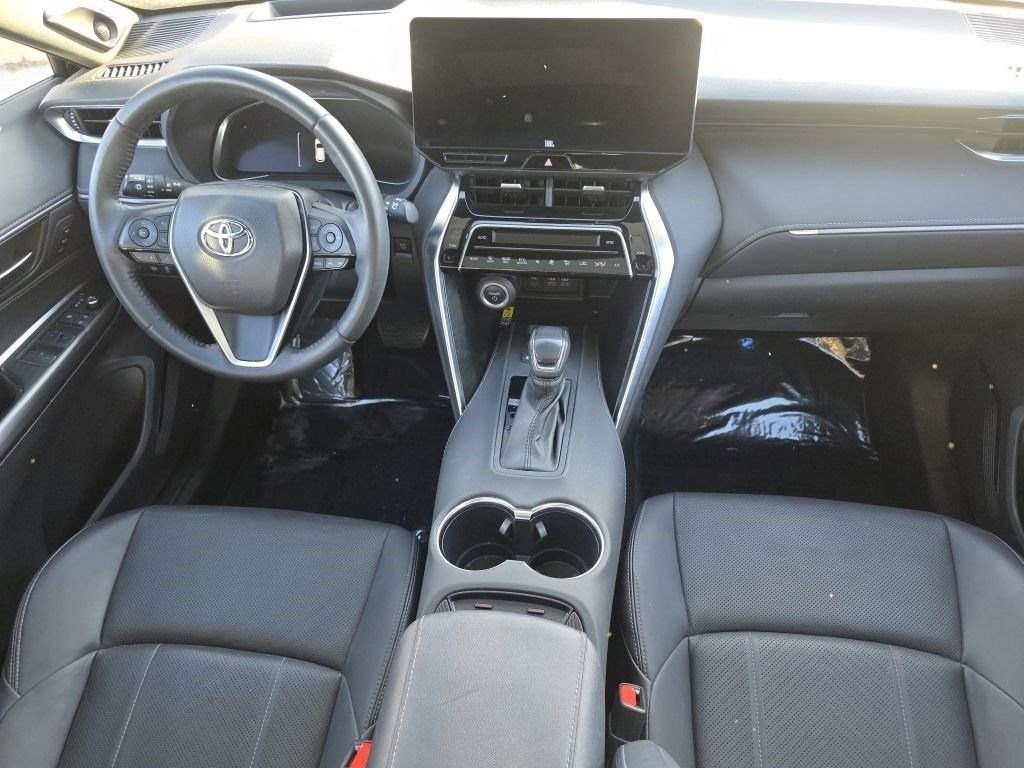 Used 2023 Toyota Venza Limited image 2