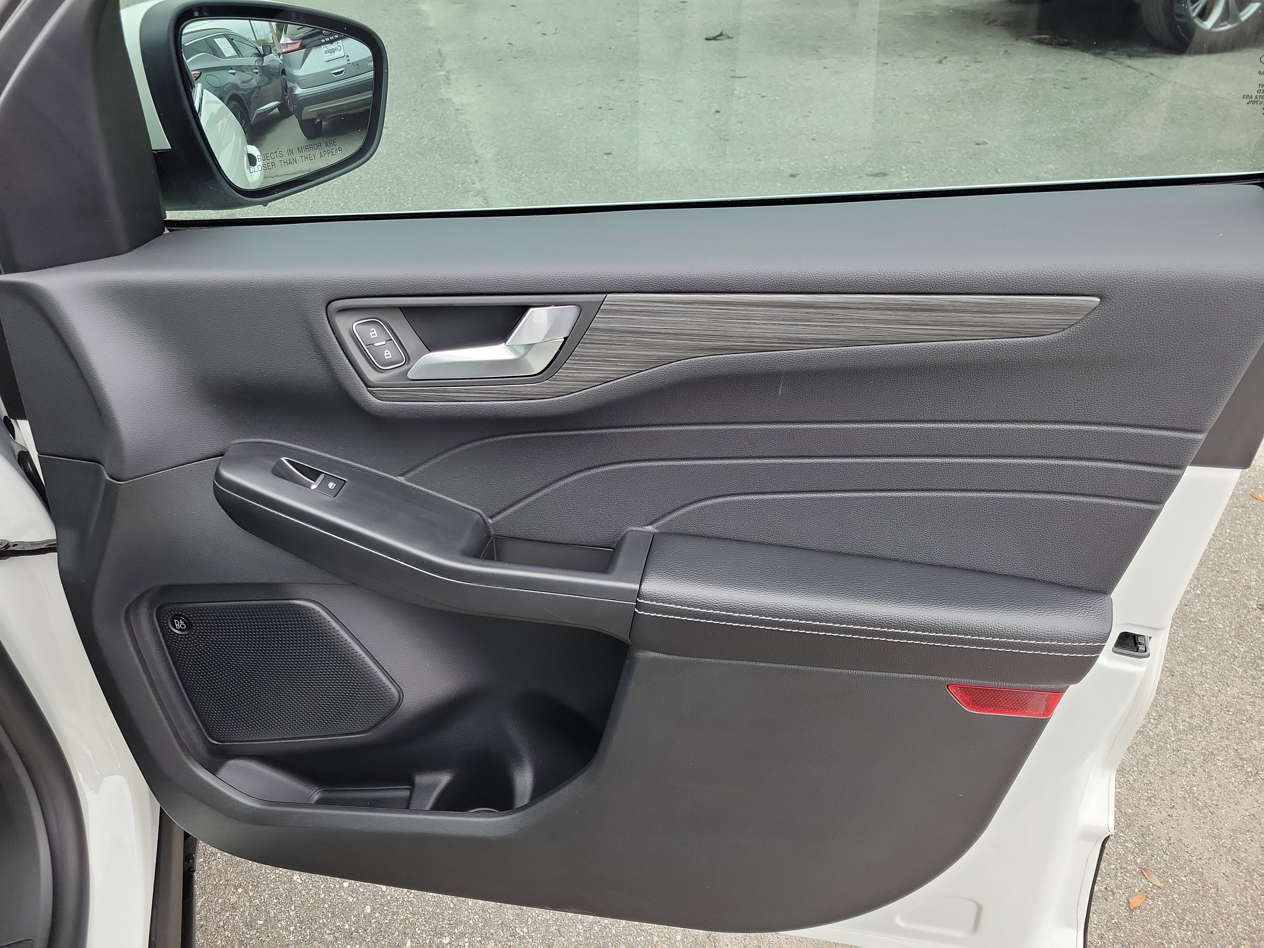 Used 2024 Ford Escape SE w/ PHEV Premium Package image 29