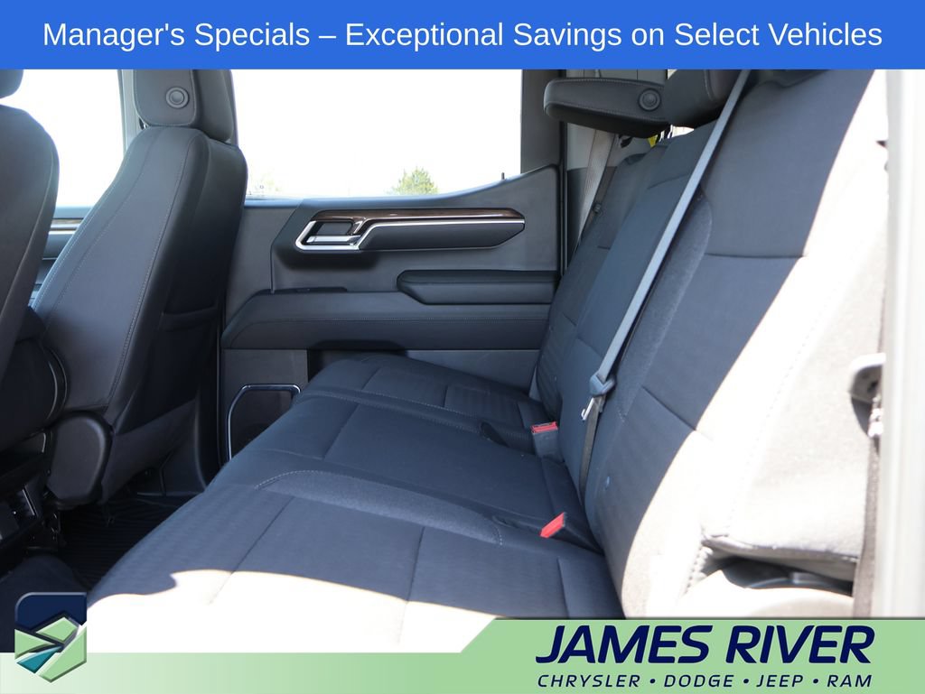 Used 2025 Chevrolet Silverado 1500 LT AWD/4WD image 17