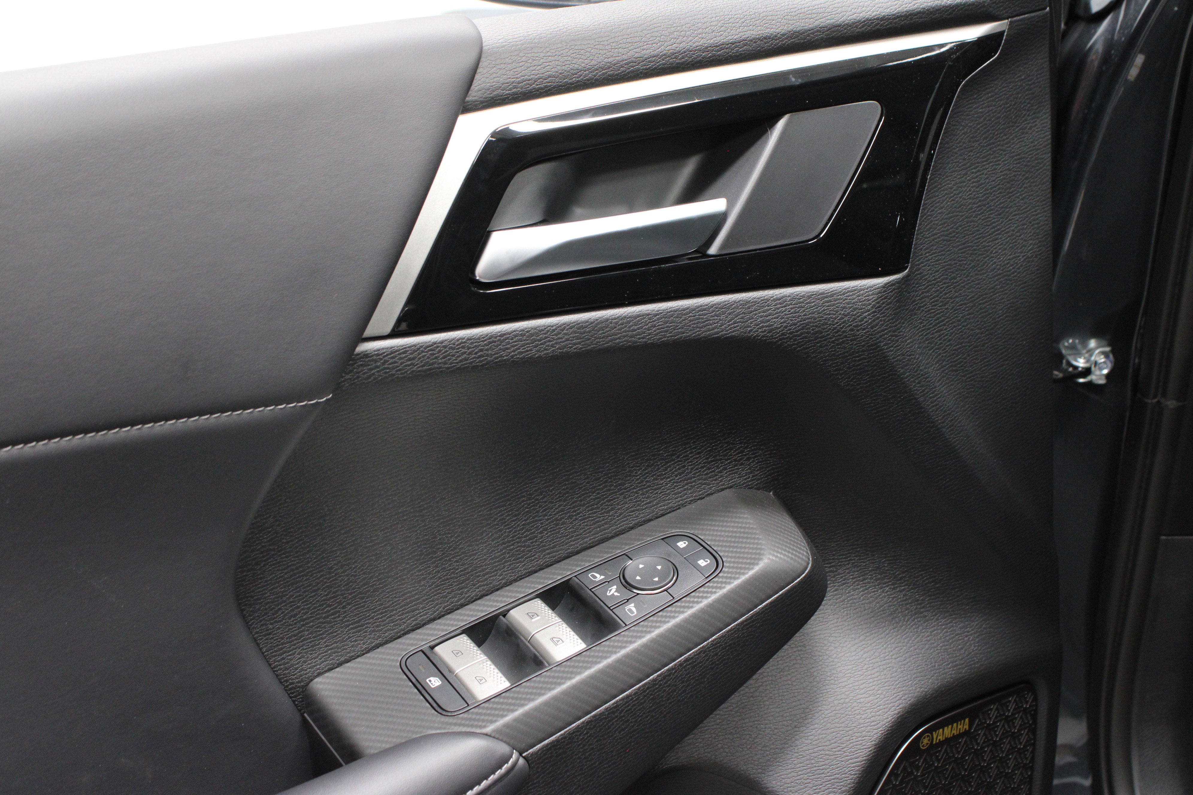 New 2025 Mitsubishi Outlander SE image 16
