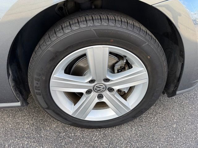 Used 2018 Volkswagen Golf S image 8