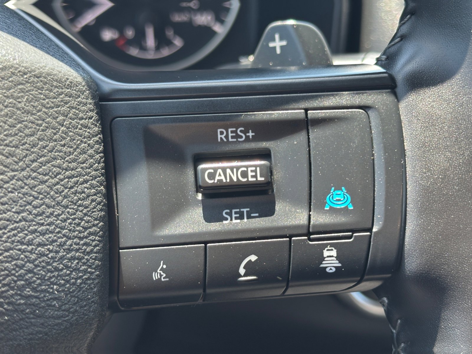 Used 2025 Nissan Rogue SV AWD/4WD image 13