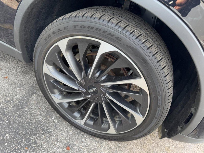 Certified 2025 Lincoln Aviator Reserve w/ Equipment Group 201A image 4