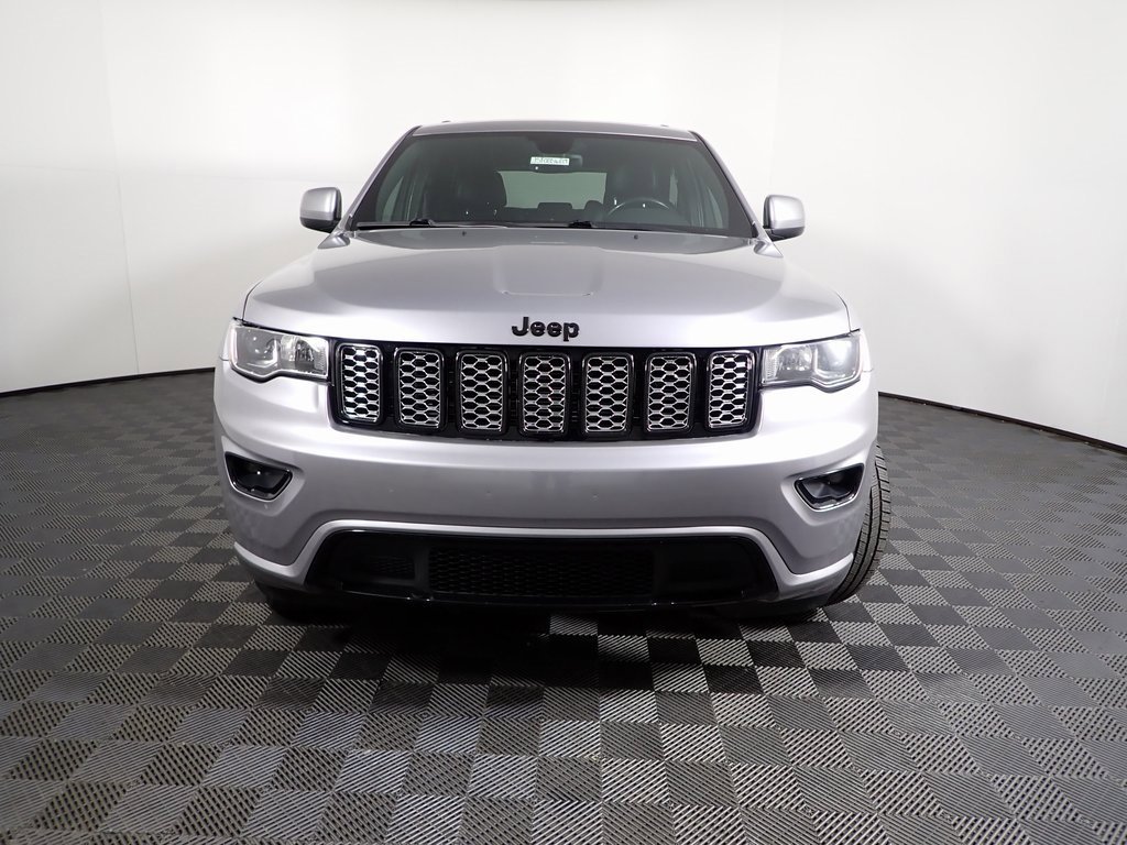 Used 2017 Jeep Grand Cherokee Altitude image 6