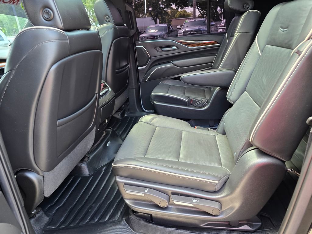 Used 2022 Cadillac Escalade ESV Premium Luxury image 34