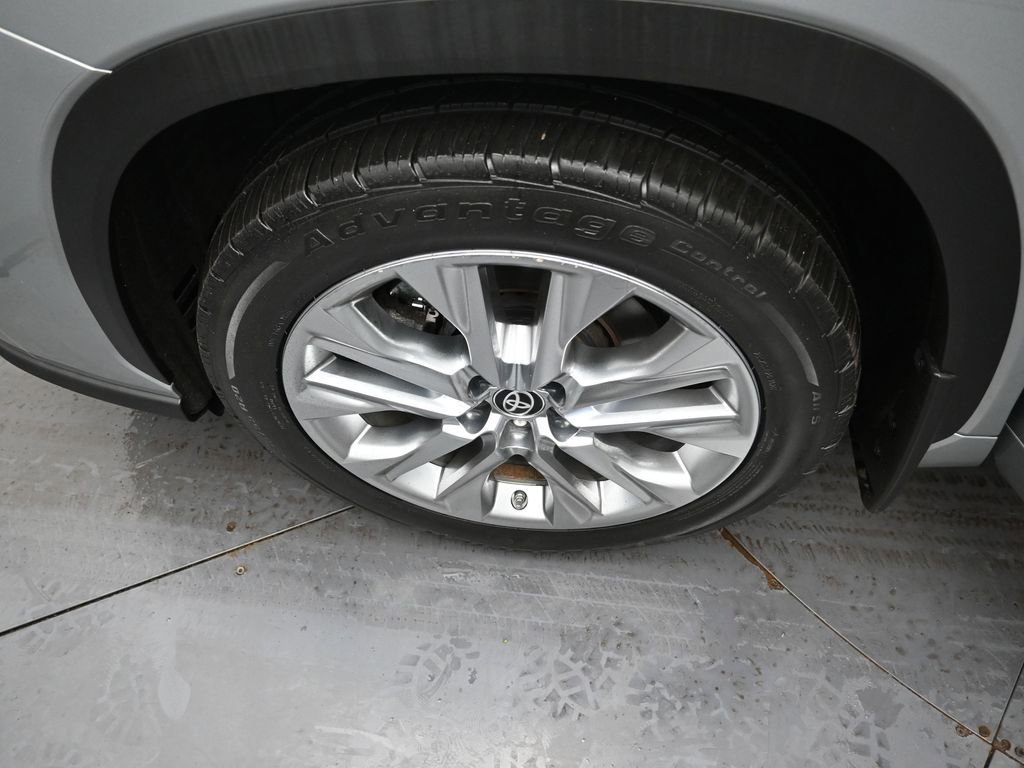 Used 2023 Toyota Highlander Limited image 46